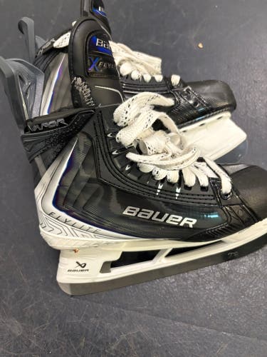 White/Blue 2025 Bauer Vapor Flypro Hockey Skates Pro Stock Size 5 (New)