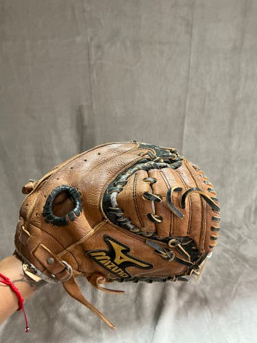 Brown Mizuno Prospect Power Close RH Catcher's Baseball Glove 31.5" (Used)