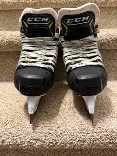 CCM Super Tacks 9380 Hockey Goalie Skates Regular Width Size 1 (Used)