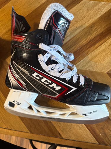 2019 CCM JetSpeed FT490 Hockey Skates Regular Width 7.5 (Used)