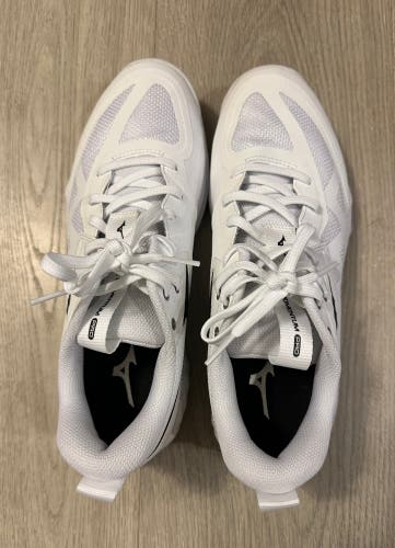 White Women's Size M 8.5 (W 9.5) Adult Mizuno Wave Momentum Shoes (Used)