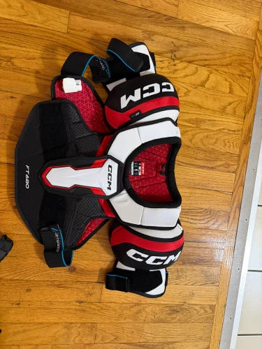 Small Senior CCM JetSpeed FT680 Shoulder Pads (Used)