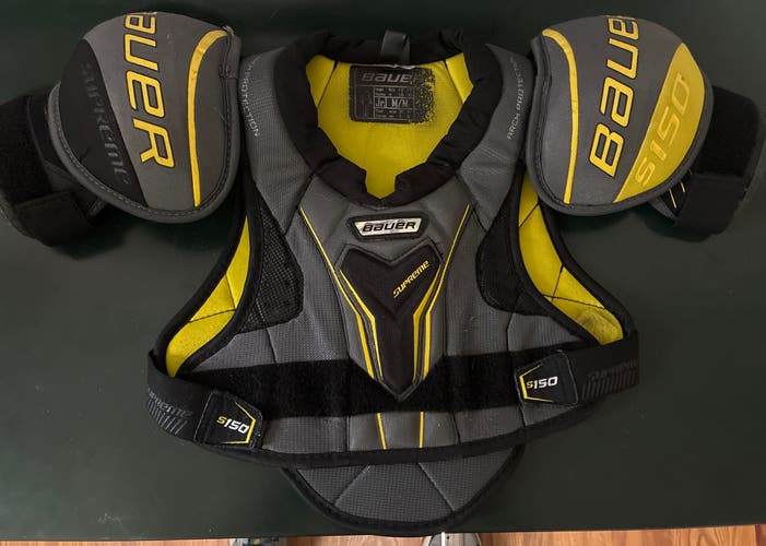 Men's Medium Junior Bauer Supreme S150 Shoulder Pads (Used)