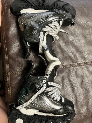 2024 Bauer Supreme M50 Pro Hockey Skates Regular Width Size 4.5 MINT CONDITION