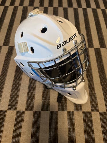 Senior Medium Bauer 930 Goalie Mask (New)