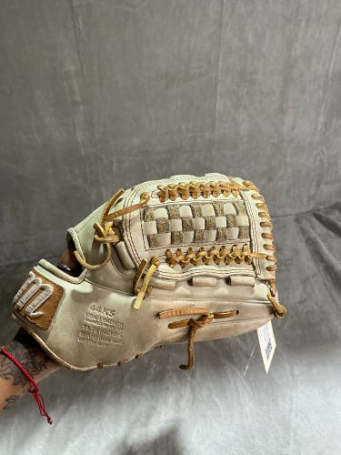 Brown Marucci Cypress Series RH Pitcher's Baseball Glove 11.75" (Used)
