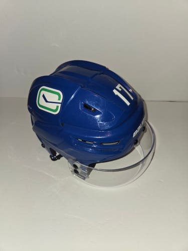 Vancouver Canucks Bauer Re-AKT Helmet (Used)