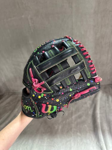 Black Wilson A2000 RH Infield Baseball Glove 11.5" (Used)