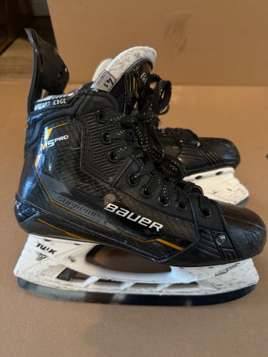 2022 Bauer Supreme M5 Pro Hockey Skates Regular Width Size 4.5 (Used)