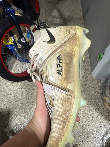 Men's Size M 14.0 (W 15.0) Nike Alpha Menace Pro 3 Mid Top Molded Cleats (Used)