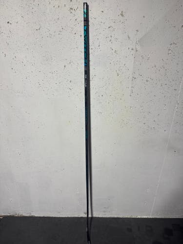 Senior Bauer Twitch Right Handed Hockey Stick P28 77 Flex (New)