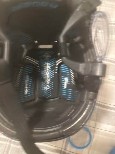 Medium Bauer Re-Akt 90 Helmet (New)