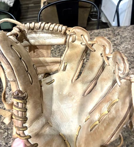 RH Infield Baseball Glove 11.5" (Used)