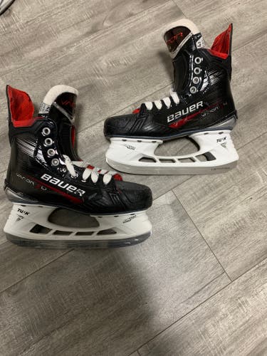 2023 Bauer Vapor X4 Hockey Skates Size 4.5 (Used)