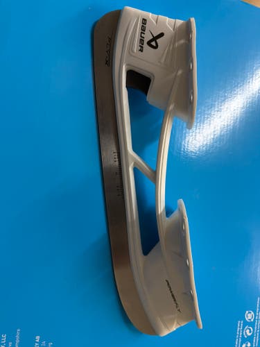 White 2026 Bauer Vapor Fly40 Hockey Skates Regular Width Pro Stock 9.5 (New)
