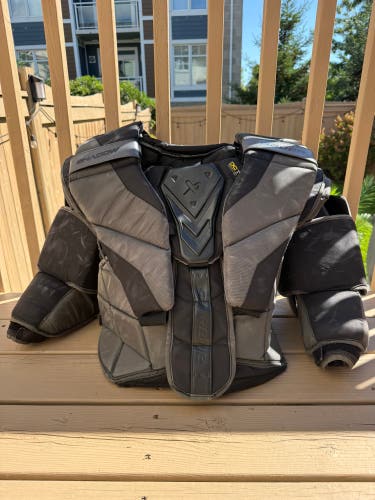 Large 2024 Bauer Shadow Goalie Chest Protector (Used)