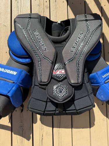 Medium 2024 Vaughn V10 Goalie Chest Protector (Used)