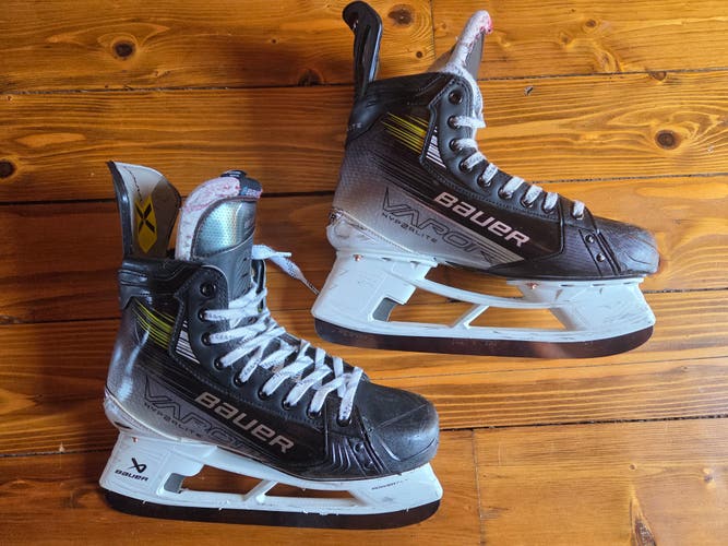 Bauer Vapor Hyperlite 2 Hockey Skates Pro Stock 9.5 (Used)