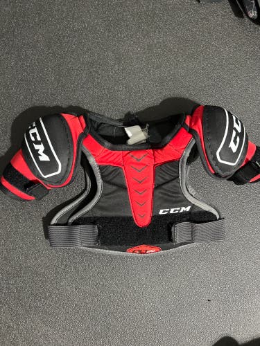 Men's Youth CCM QuickLite 230 Shoulder Pads (Used)