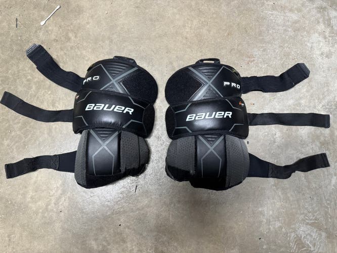 Bauer Pro knee pads - intermediate size