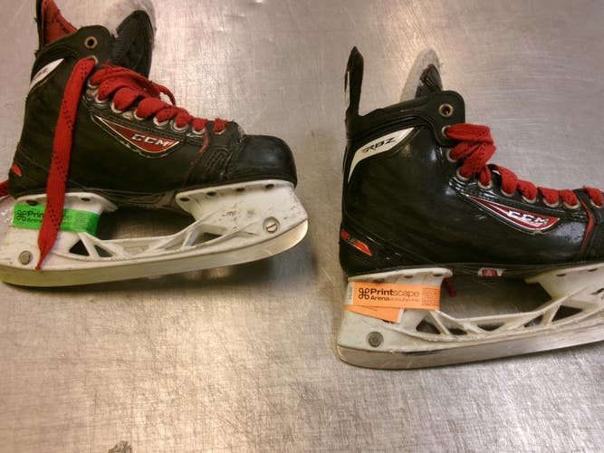 Used CCM RBZ Junior Hockey Skate Junior 04.5 11339-S000207004