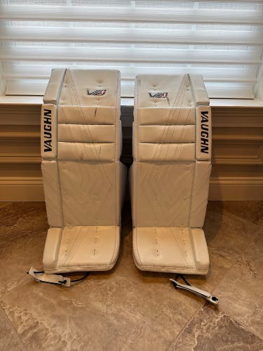 31" Vaughn VX1 Pro Carbon Goalie Leg Pads (Used)