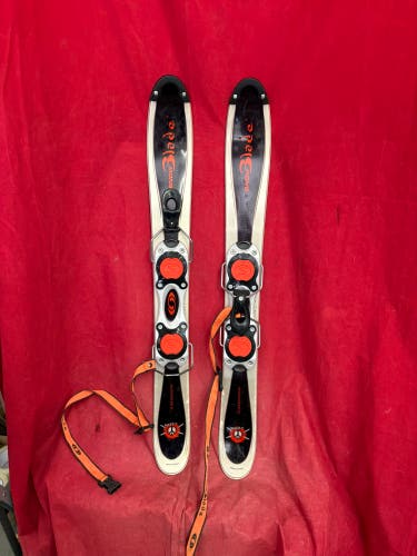 Ski Snowblades: Salomon Snowblade Buzz short trick ski. 90 cm
Binding Range: 200-360mm