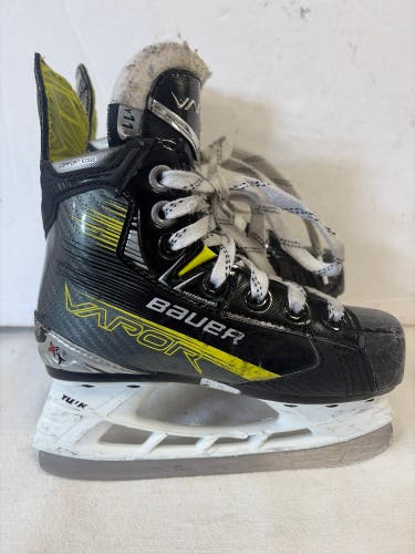 Black Bauer Vapor X4 Hockey Skates Regular Width 11.5 (Used)