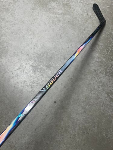 77 Flex P28 Senior Bauer Flylite Left Hand Hockey Stick Pro Stock (Used)