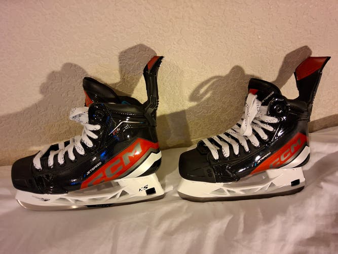 Black 2024 CCM JetSpeed FT6 Hockey Skates Regular Width Size 5.5 (Used)