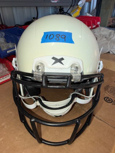 USED XENITH X2E+ YOUTH FOOTBALL HELMET - LARGE - WHITE