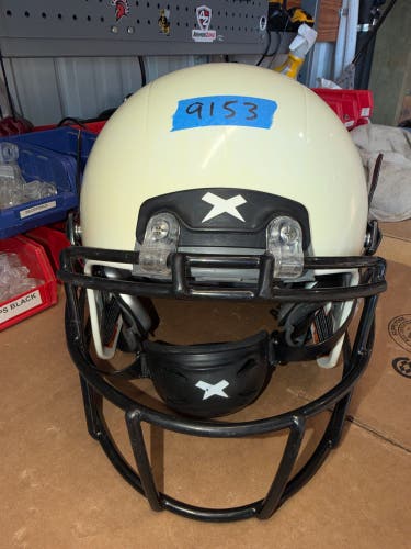 USED XENITH X2E+ YOUTH FOOTBALL HELMET - LARGE - WHITE