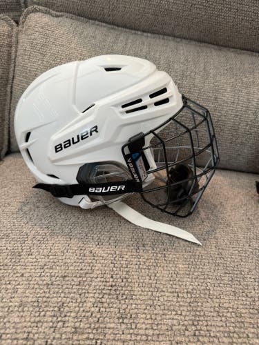 Small Bauer Re-Akt 65 Helmet (Used)