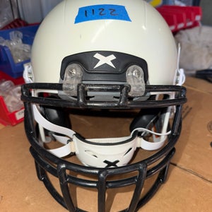 USED XENITH X2E+ YOUTH FOOTBALL HELMET - LARGE - WHITE