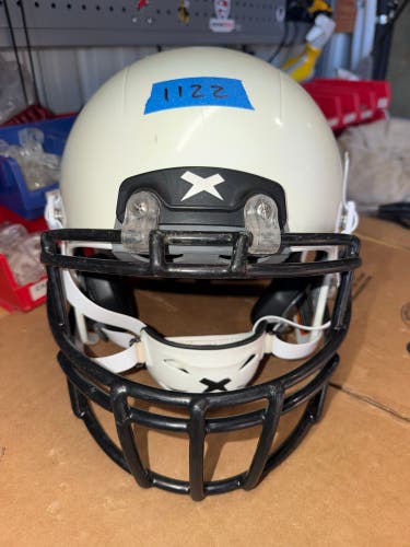 USED XENITH X2E+ YOUTH FOOTBALL HELMET - LARGE - WHITE