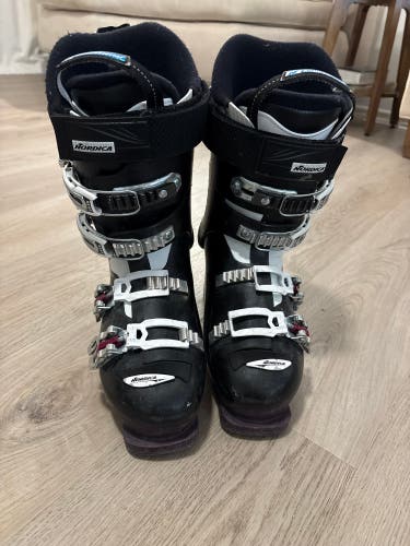 Mondo 24 & 24.5 Nordica SportMachine Ski Boots (Used)