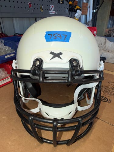 USED XENITH X2E+ YOUTH FOOTBALL HELMET - LARGE - WHITE