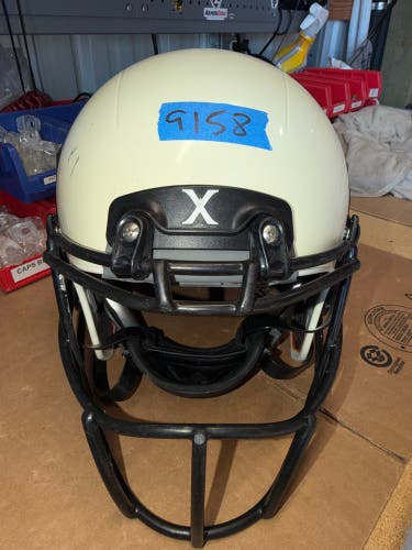 USED XENITH X2E+ YOUTH FOOTBALL HELMET - LARGE - WHITE