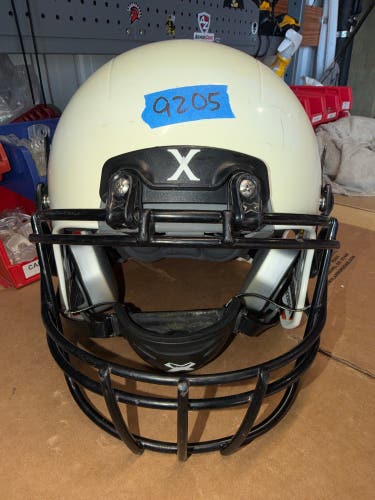 USED XENITH X2E+ YOUTH FOOTBALL HELMET - LARGE - WHITE