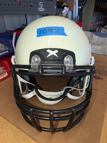 USED XENITH X2E+ YOUTH FOOTBALL HELMET - LARGE - WHITE