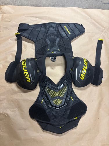 Men's Large Intermediate Bauer Supreme 3S Shoulder Pads (Used)