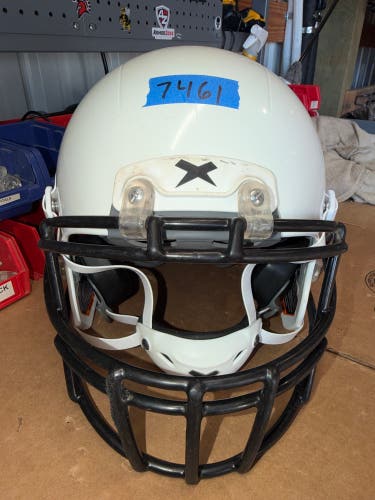 USED XENITH X2E+ YOUTH FOOTBALL HELMET - LARGE - WHITE