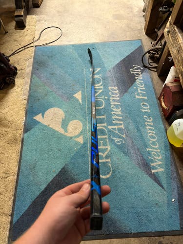 Senior Bauer Pulse Right Handed Hockey Stick P28 87 Flex (New)