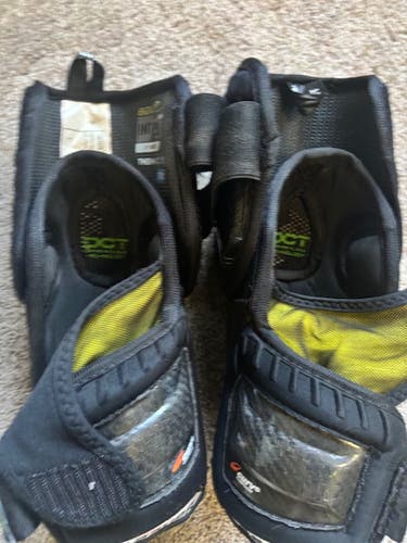 Intermediate Large Bauer Supreme Mach Elbow Pads (Used)