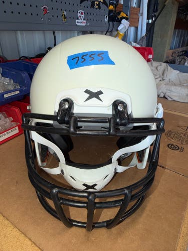 USED XENITH X2E+ YOUTH FOOTBALL HELMET - LARGE - WHITE