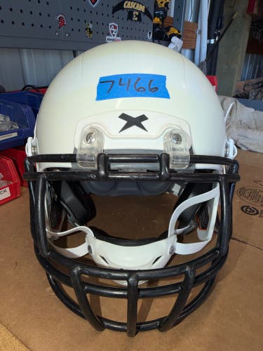 USED XENITH X2E+ YOUTH FOOTBALL HELMET - LARGE - WHITE