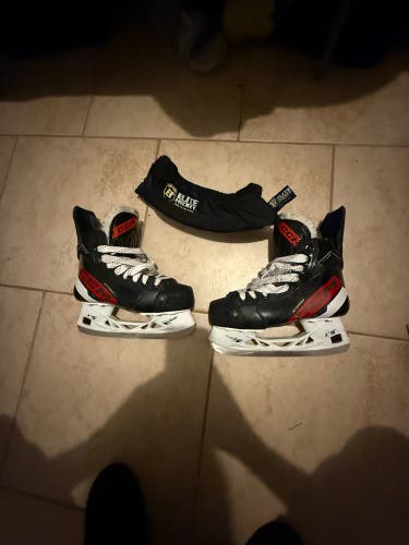 Black 2023 CCM JetSpeed FT670 Hockey Skates Regular Width Size 3.5 (Used)