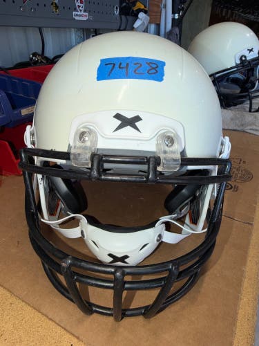 USED XENITH X2E+ YOUTH FOOTBALL HELMET - LARGE - WHITE