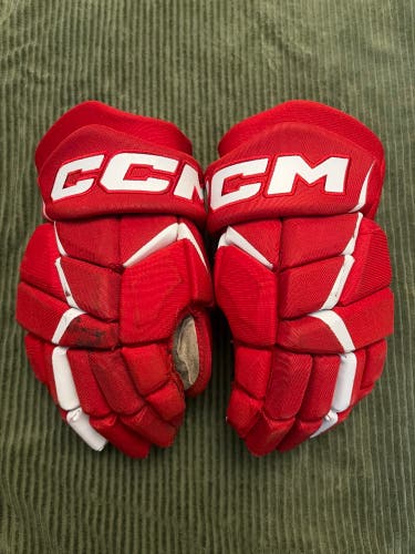CCM JetSpeed FT680 Senior Gloves 14"