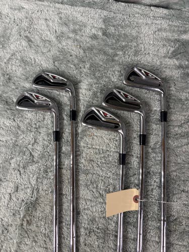 Men's TaylorMade R9 TP Iron Set Right Handed Regular Flex (Used)